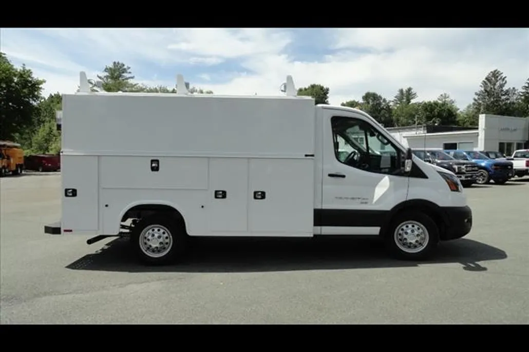 2025 Ford Transit Chassis Cutaway photo 1