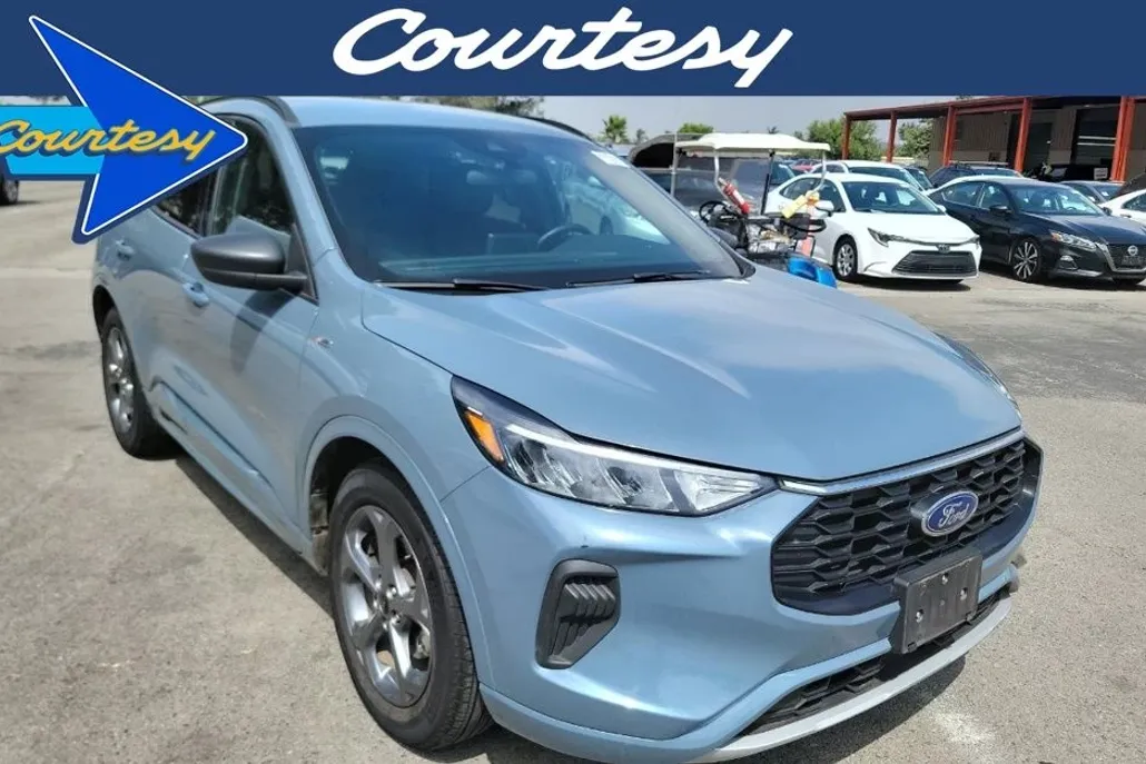 2023 Ford Escape ST-Line photo 1