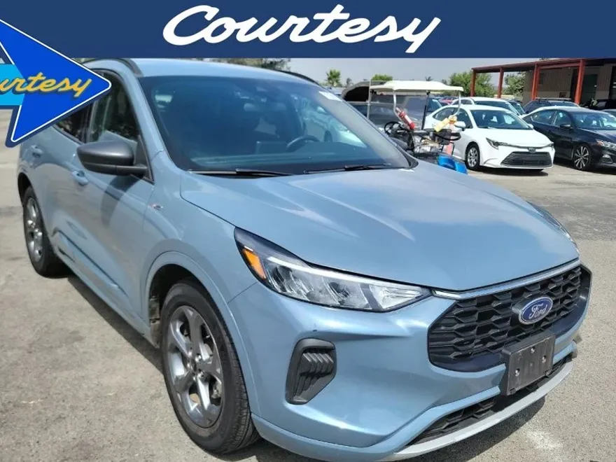 2023 Ford Escape ST-Line photo 1