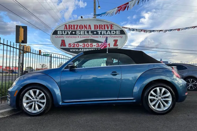 2017 Volkswagen Beetle Convertible 1.8T SE photo 1