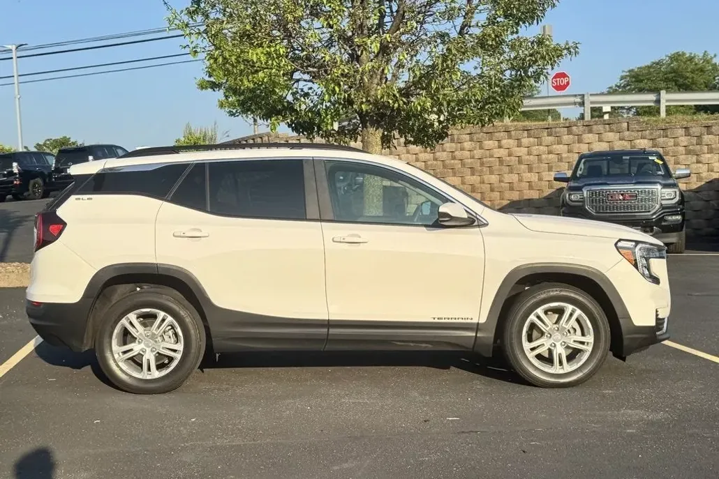 2022 Gmc Terrain SLE photo 1