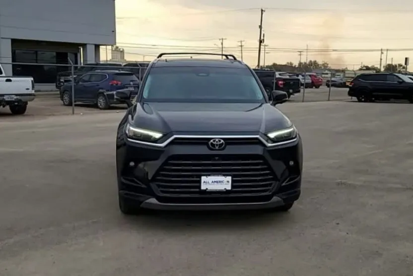 2024 Toyota Grand Highlander XLE photo 1