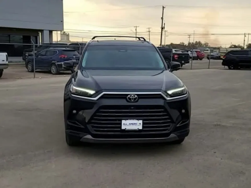 2024 Toyota Grand Highlander XLE photo 1