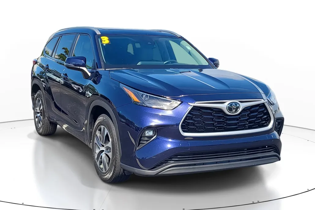 2023 Toyota Highlander XLE photo 1