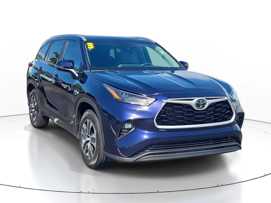 2023 Toyota Highlander XLE photo 1
