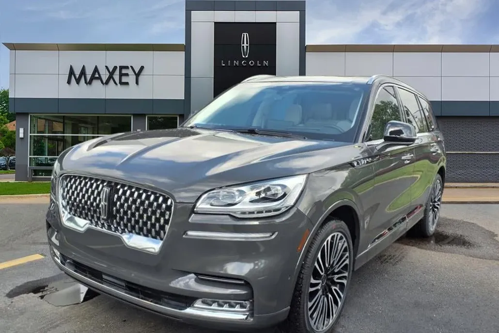 2023 Lincoln Aviator Black Label photo 1