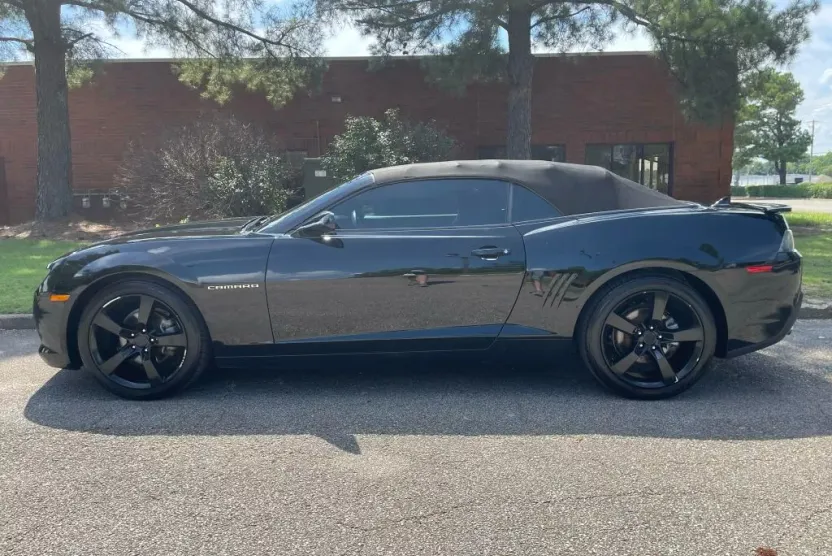 2015 Chevrolet Camaro 1LT photo 1