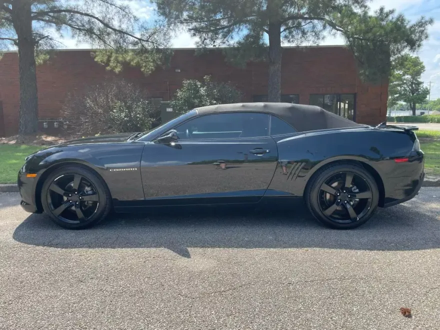 2015 Chevrolet Camaro 1LT photo 1