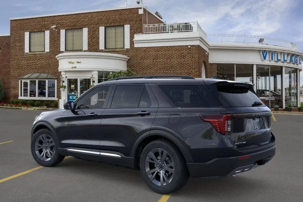 2025 Ford Explorer photo 1