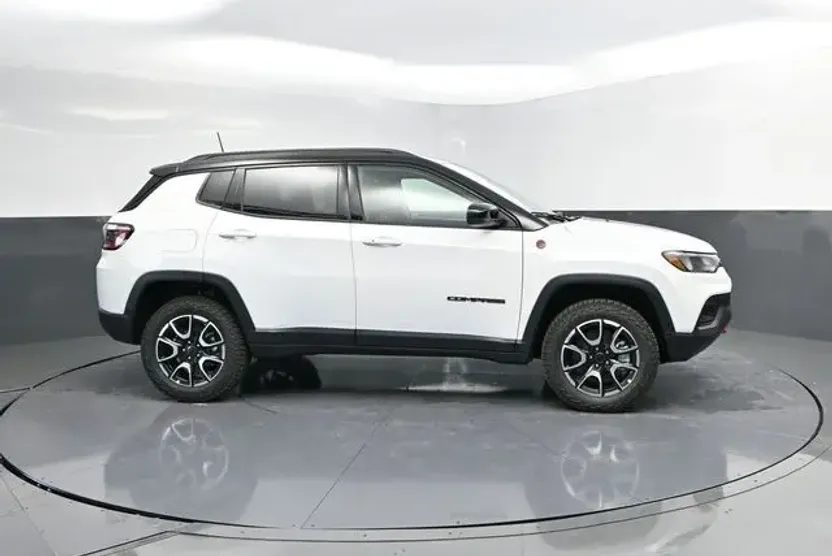 2026 Jeep Compass Trailhawk Sport photo 1