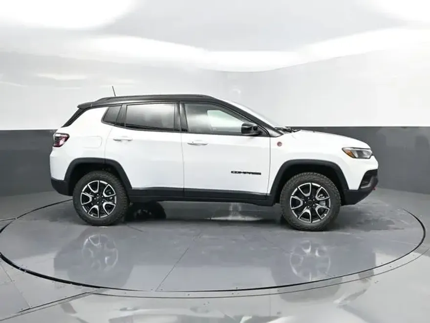 2026 Jeep Compass Trailhawk Sport photo 1