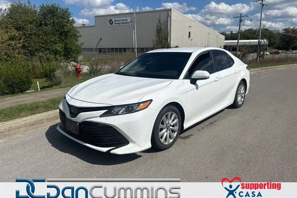 2020 Toyota Camry LE photo 1
