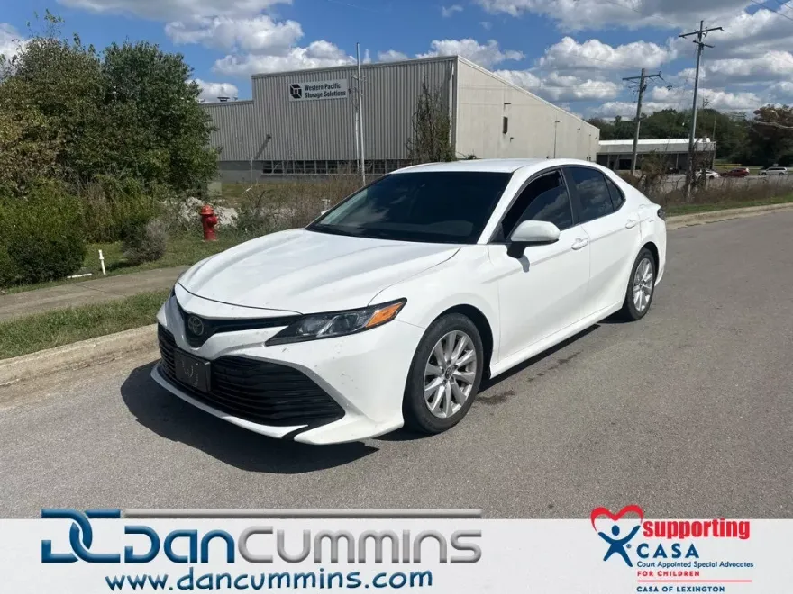 2020 Toyota Camry LE photo 1