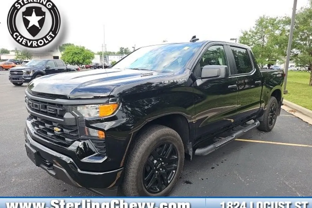 2025 Chevrolet Silverado 1500 Custom photo 1