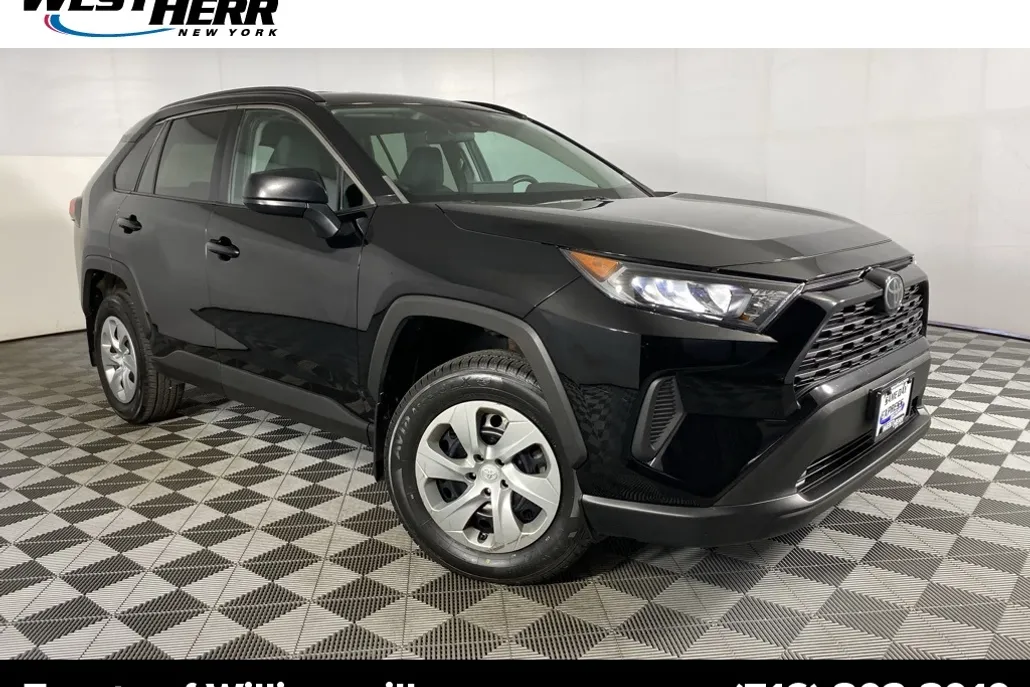 2019 Toyota RAV4 LE photo 1