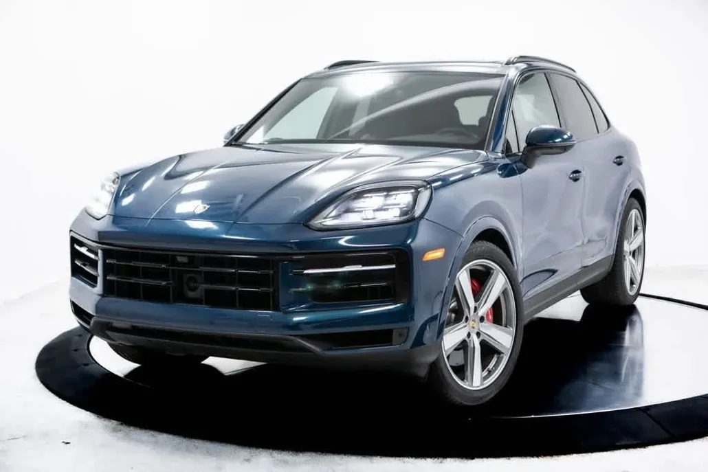 2024 Porsche Cayenne S photo 1