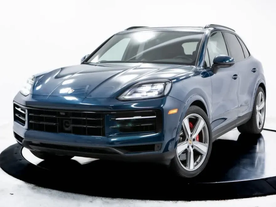 2024 Porsche Cayenne S photo 1