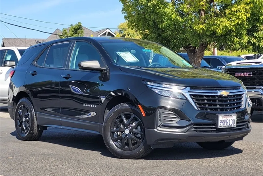 2024 Chevrolet Equinox LS photo 1