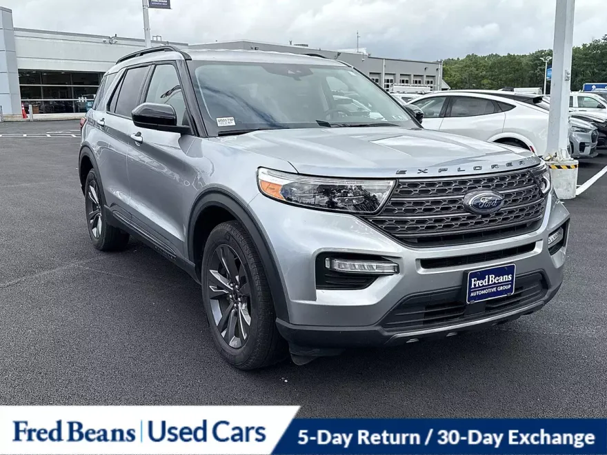 2022 Ford Explorer XLT photo 1