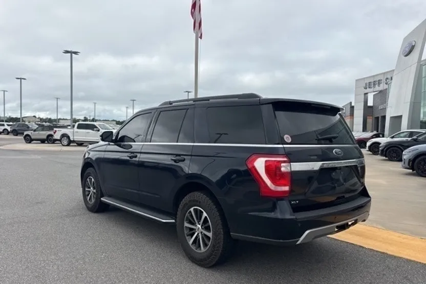 2021 Ford Expedition XLT photo 1