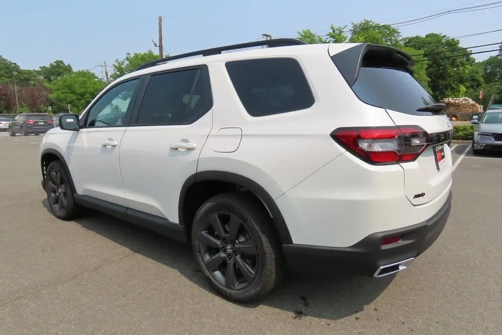 2025 Honda Pilot Sport photo 1