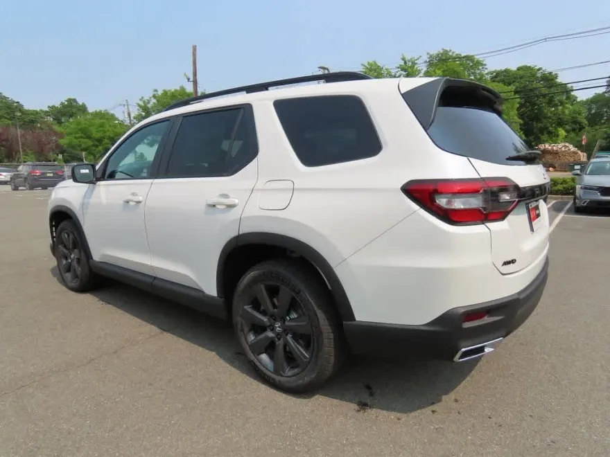 2025 Honda Pilot Sport photo 1