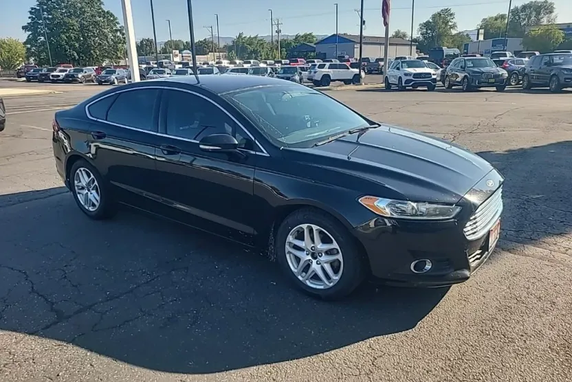 2016 Ford Fusion SE photo 1