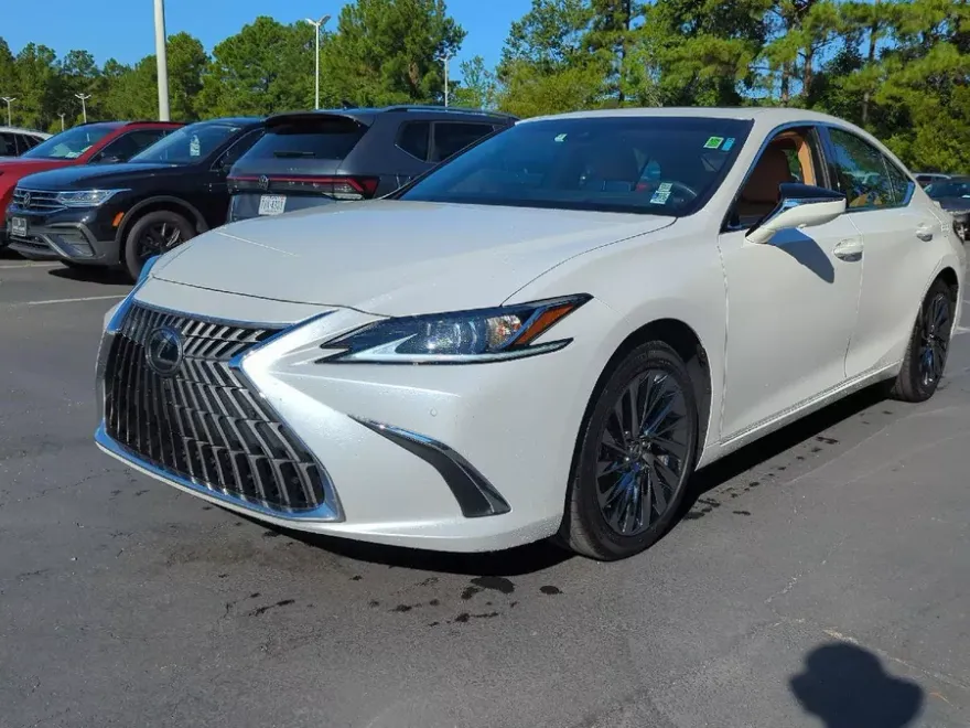 2024 Lexus ES 300h Luxury photo 1