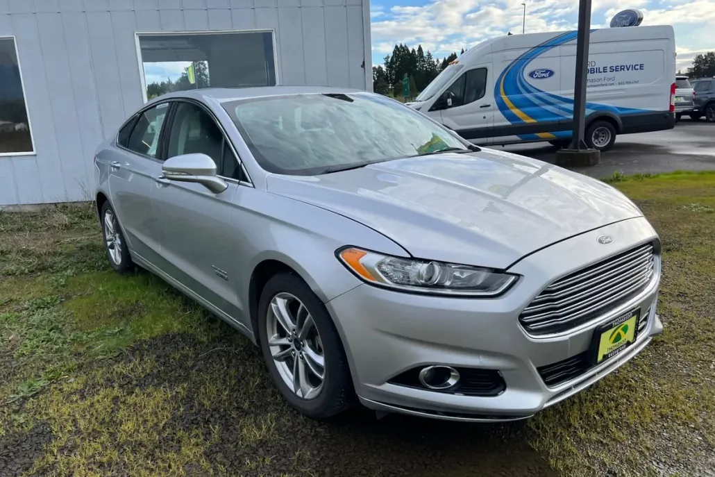 2016 Ford Fusion Energi Titanium photo 1