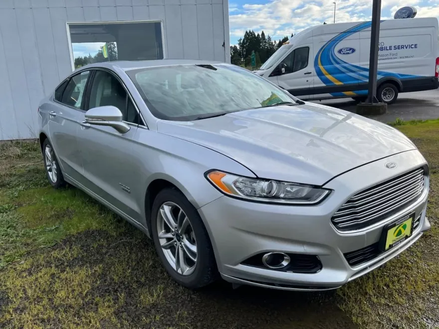 2016 Ford Fusion Energi Titanium photo 1