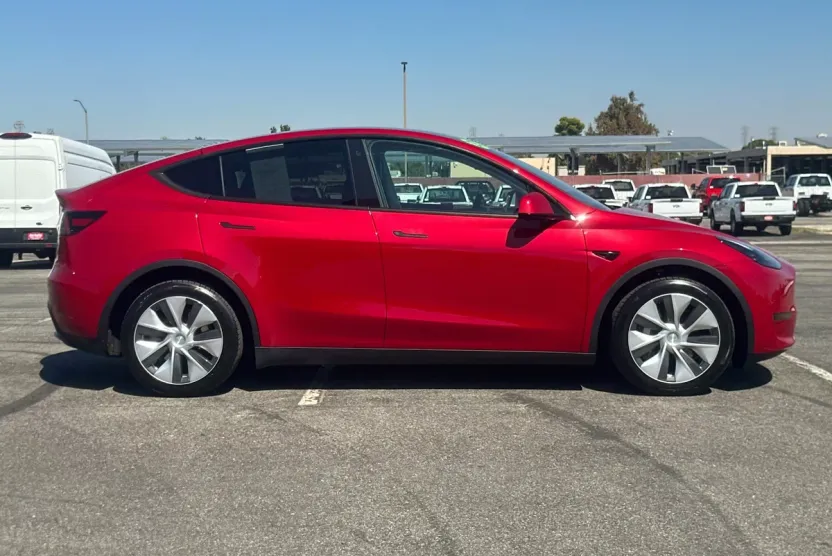 2023 Tesla Model Y Long Range photo 1