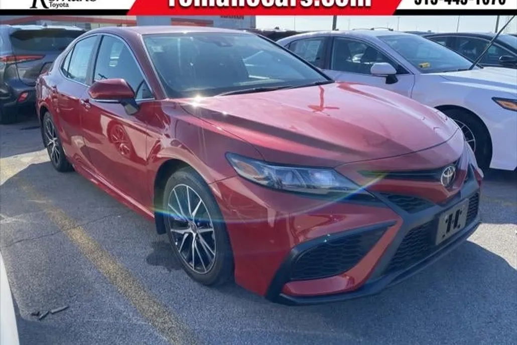 2022 Toyota Camry SE photo 1