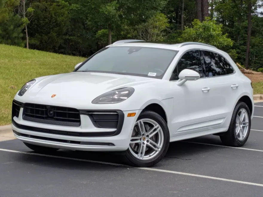 2024 Porsche Macan photo 1