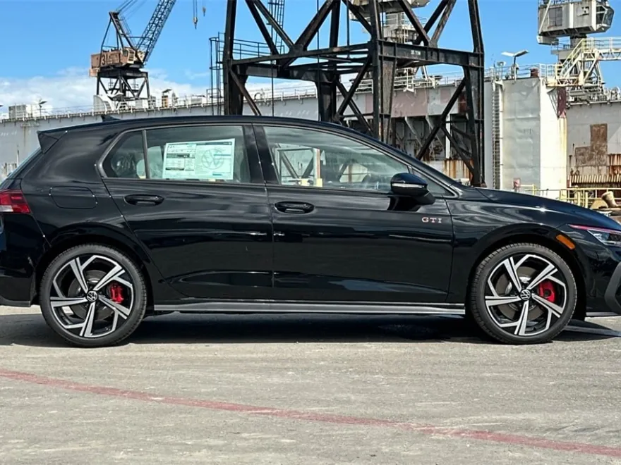 2025 Volkswagen Golf GTI SE photo 1