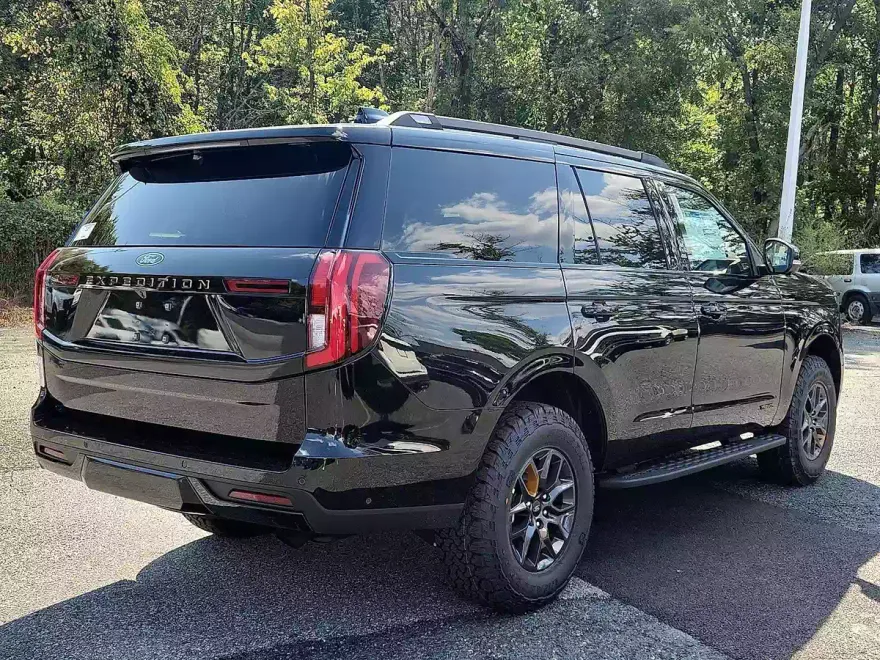2025 Ford Expedition photo 1