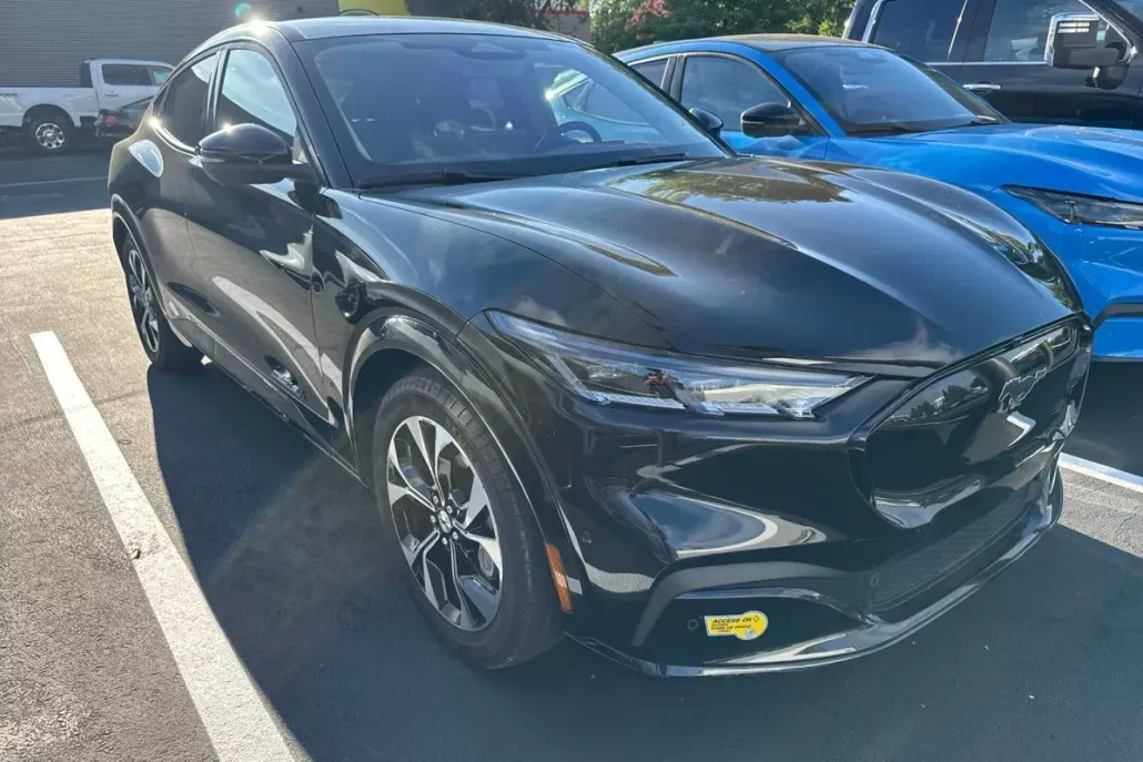 2022 Ford Mustang Mach 1 Premium photo 1