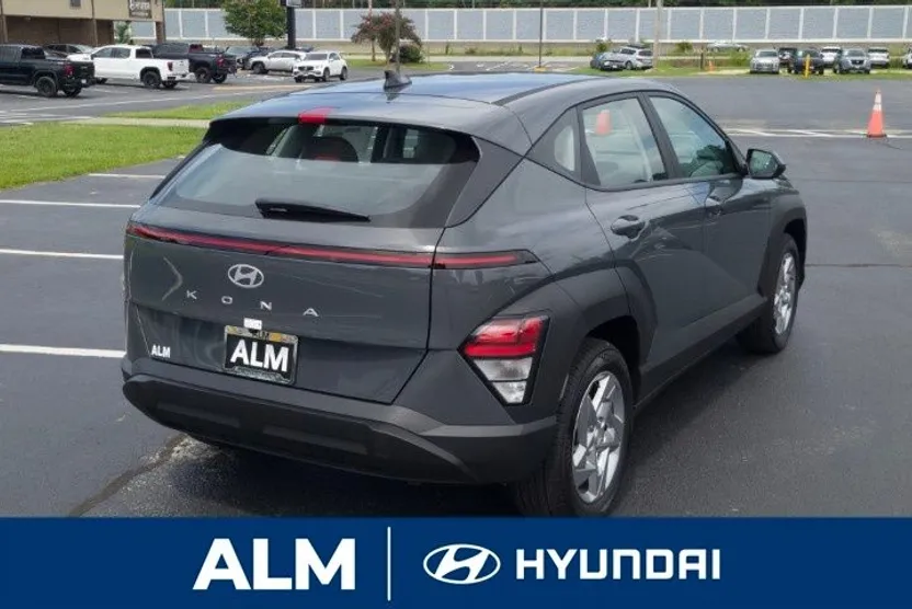 2026 Hyundai Kona SE photo 1