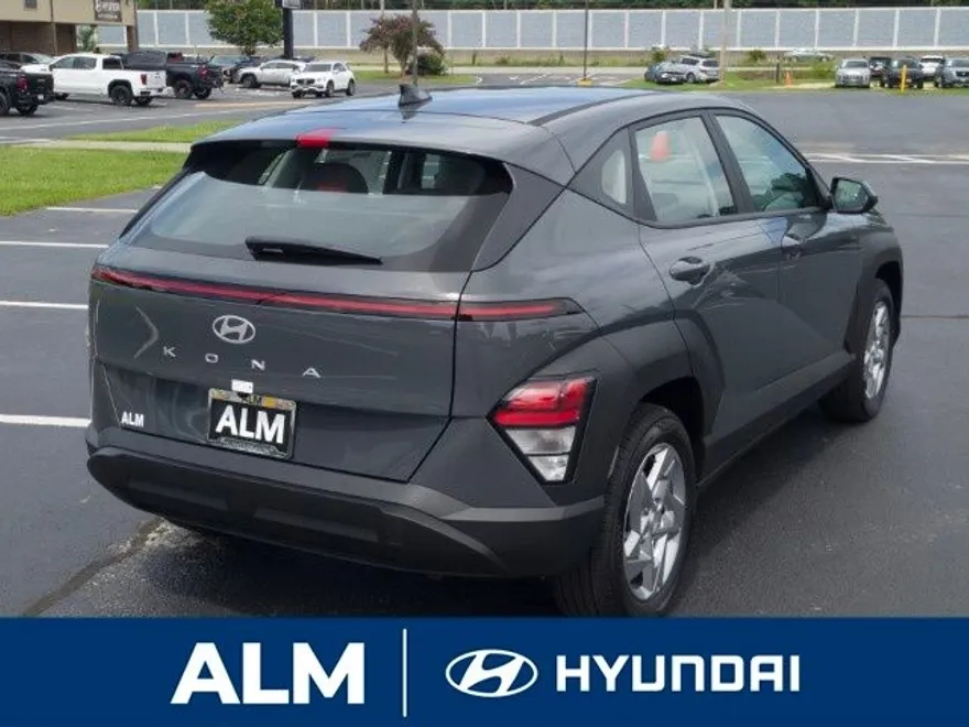 2026 Hyundai Kona SE photo 1