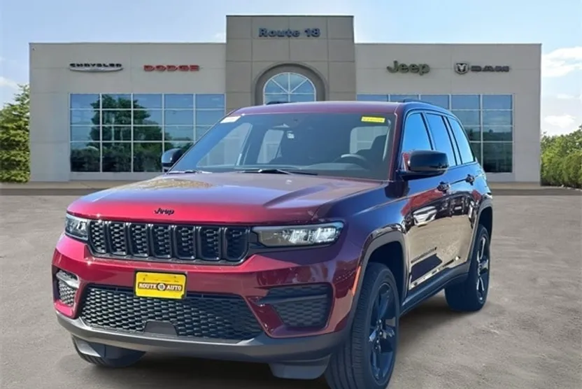 2025 Jeep Grand Cherokee Altitude photo 1