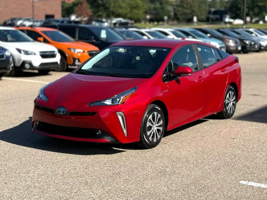 2020 Toyota Prius LE AWD-e photo 1