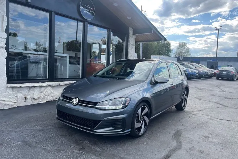 2021 Volkswagen Golf TSI photo 1