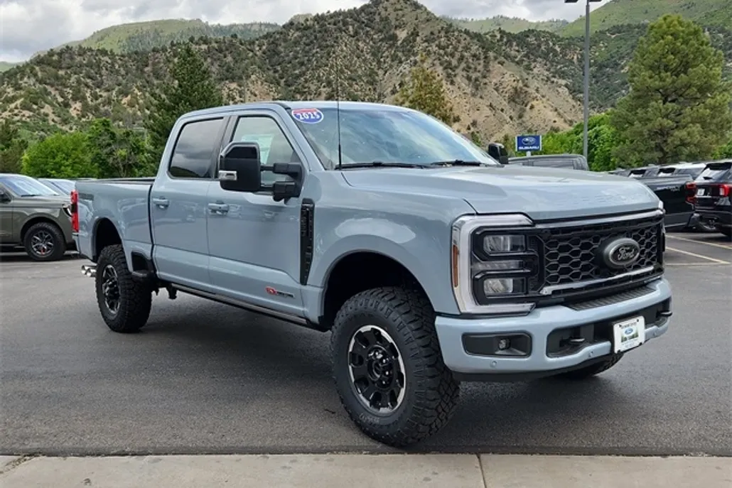 2025 Ford F-350 Lariat photo 1