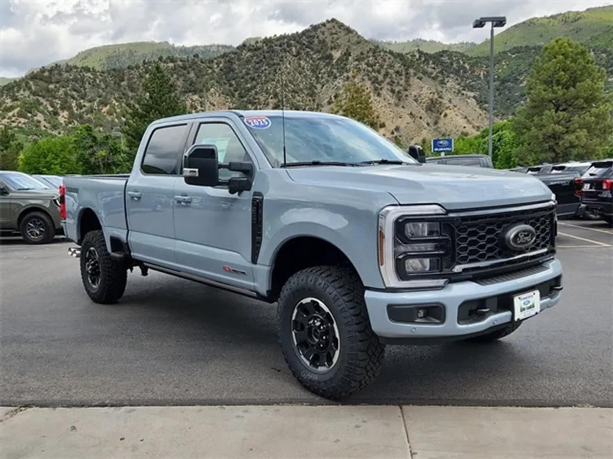2025 Ford F-350 Lariat photo 1