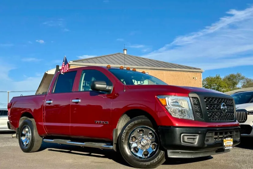 2017 Nissan Titan S photo 1