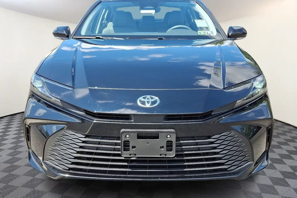 2025 Toyota Camry LE photo 1