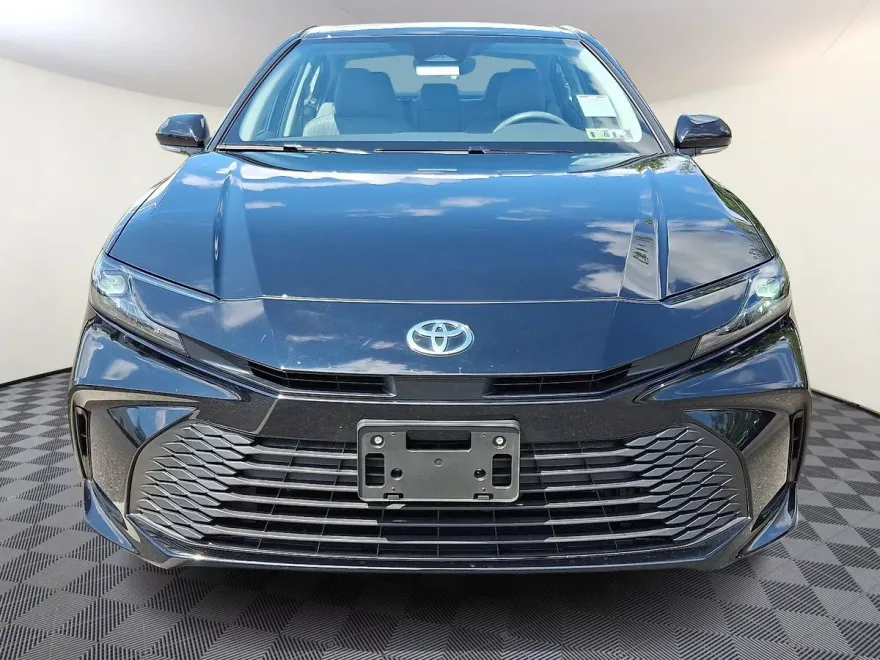 2025 Toyota Camry LE photo 1