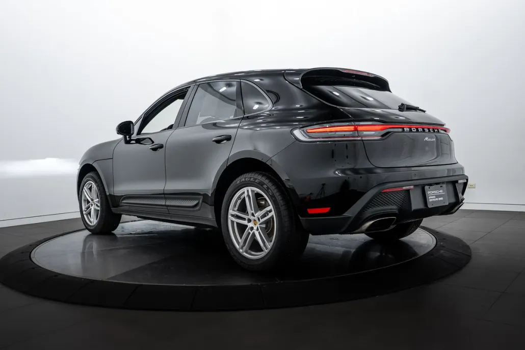 2025 Porsche Macan T photo 1