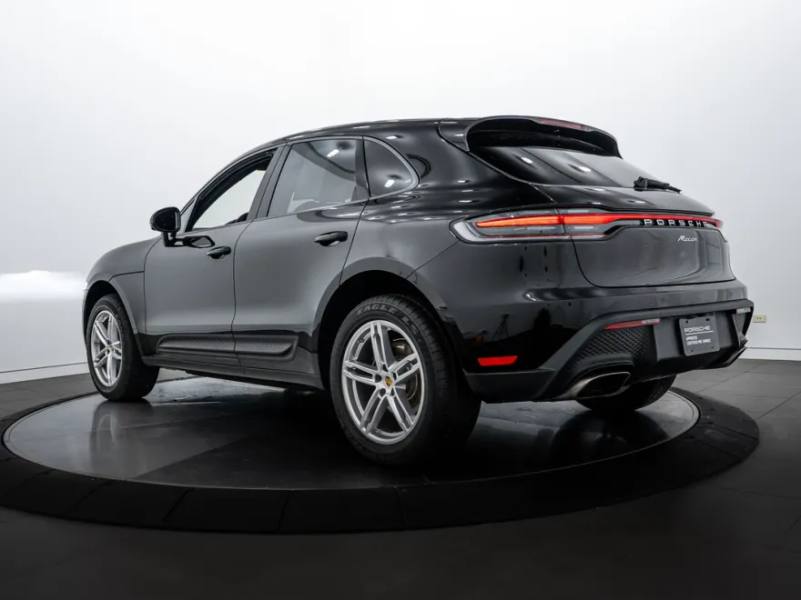 2025 Porsche Macan T photo 1