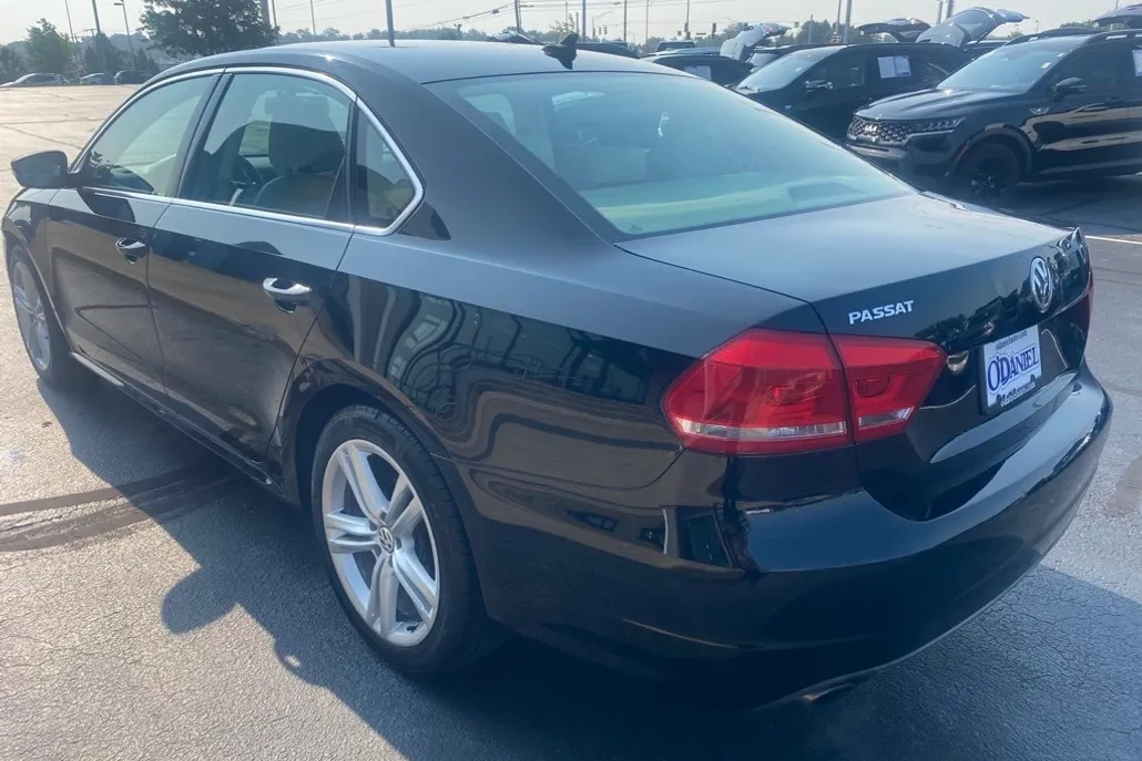 2014 Volkswagen Passat SE photo 1