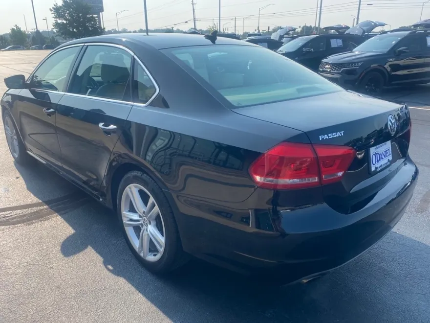2014 Volkswagen Passat SE photo 1